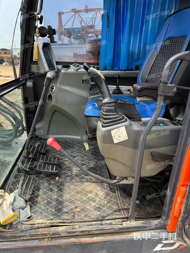 驾驶室整体（整机外观）