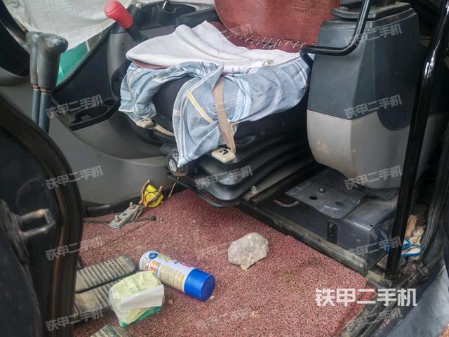 后窗玻璃角标（驾驶室部分）