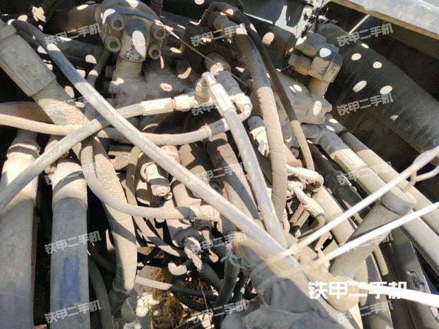 回转马达和主控阀（整机外观）