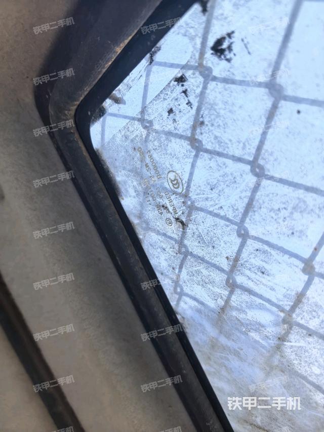 右側(cè)玻璃角標(biāo)（駕駛室部分）