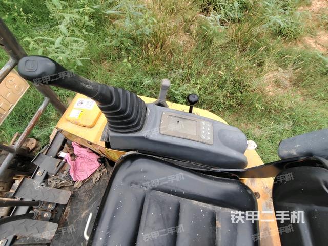 座椅左側(cè)控制臺/音響/含左手柄（駕駛室部分）