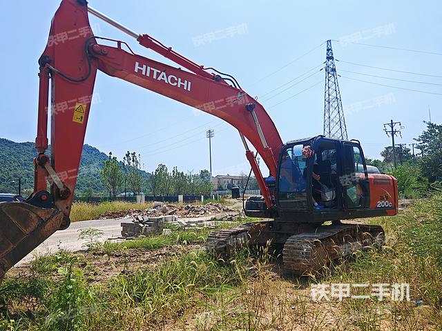 日立ZX200-3國產(chǎn)挖掘機