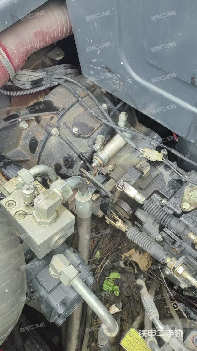 回转马达和主控阀（整机外观）