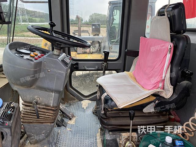 驾驶室操作台（设备外观及核心部件）