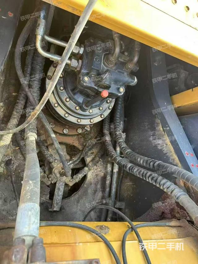 回转马达和主控阀（整机外观）