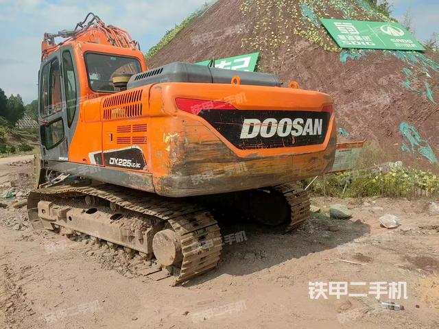 驾驶室整体（整机外观）