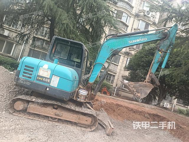 單側(cè)履帶整體（整機(jī)外觀）