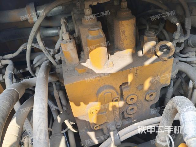 回轉(zhuǎn)馬達(dá)和主控閥（整機(jī)外觀）