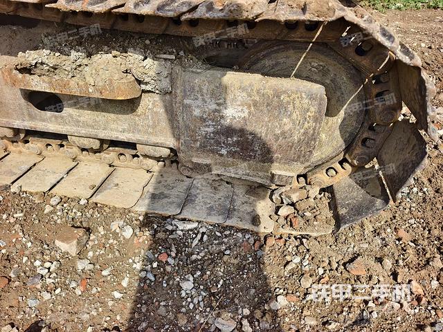 左驅(qū)動輪（行走機構(gòu)）