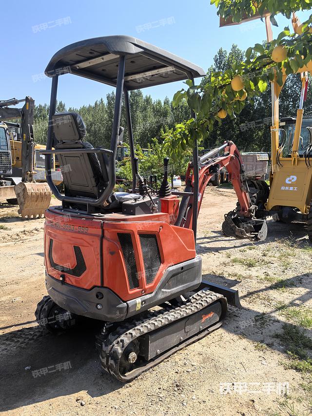 驾驶室顶部（整机外观）