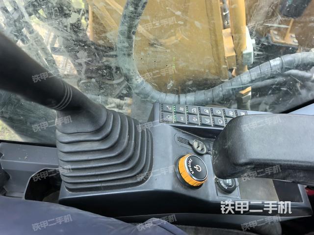 座椅右侧控制台/钥匙门/油门/含右手柄（驾驶室部分）