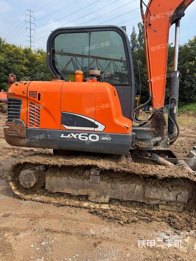 驾驶室顶部（整机外观）