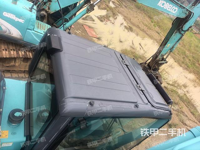 驾驶室顶部（整机外观）