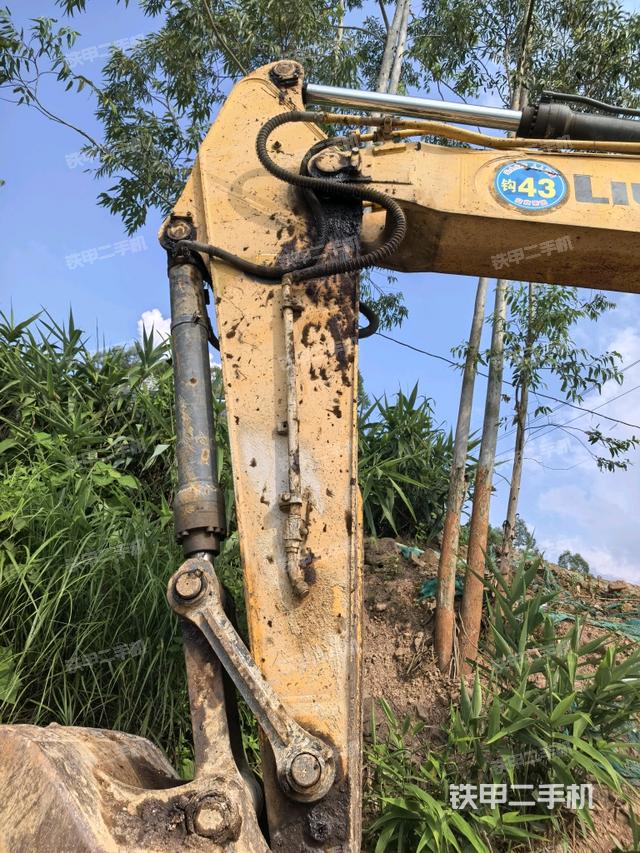 小臂整体左后（工作和回转装置）