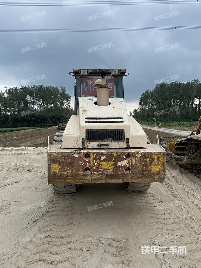 整机左侧（设备外观及核心部件）