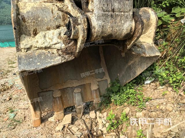 转盘和下车架正前（工作和回转装置）