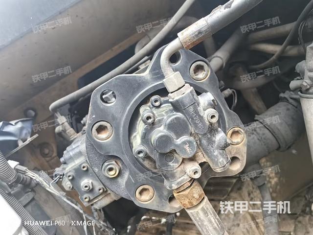 液压泵舱室正面整体（整机外观）