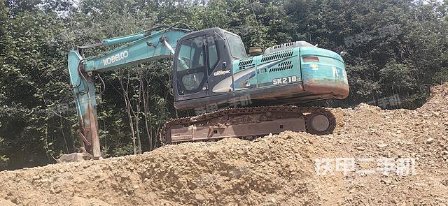 駕駛室頂部（整機外觀）