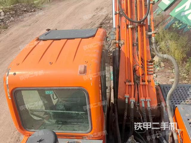 驾驶室顶部（整机外观）