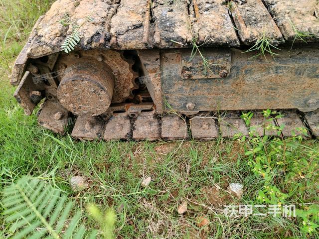 左驅(qū)動輪（行走機構(gòu)）