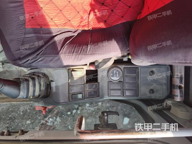 座椅左側(cè)控制臺/音響/含左手柄（駕駛室部分）