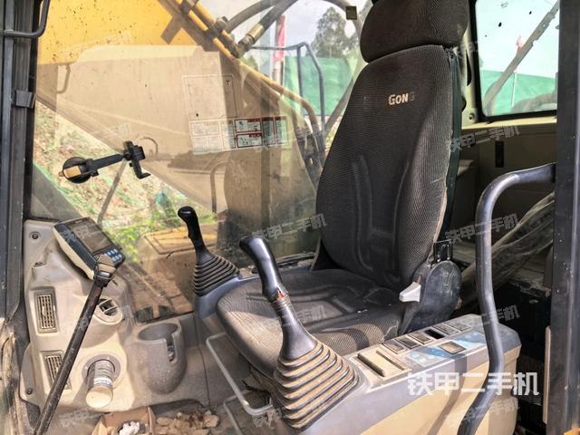 座椅右侧控制台/钥匙门/油门/含右手柄（驾驶室部分）