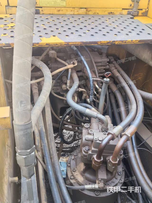 回转马达和主控阀（整机外观）