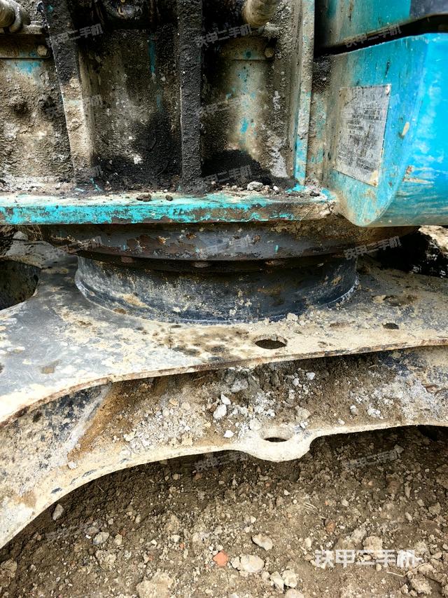 轉(zhuǎn)盤和下車架正前（工作和回轉(zhuǎn)裝置）