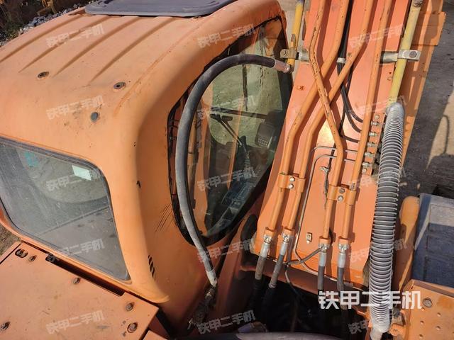 駕駛室頂部（整機(jī)外觀）