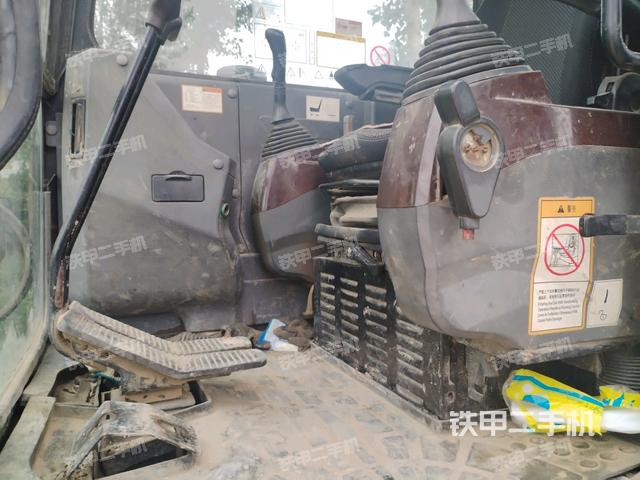 驾驶室整体（整机外观）