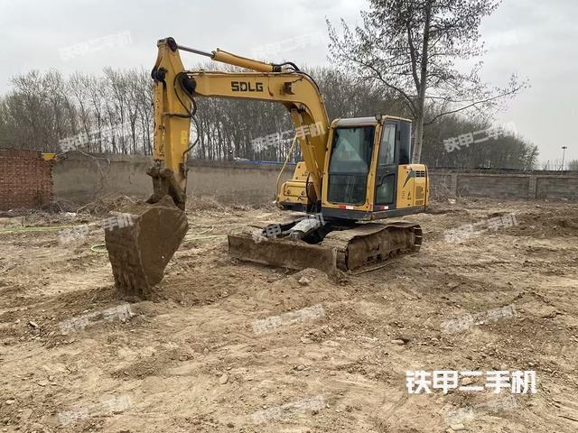 驾驶室顶部（整机外观）