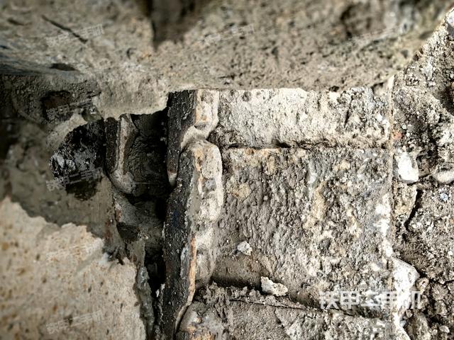 右驅(qū)動(dòng)輪（行走機(jī)構(gòu)）