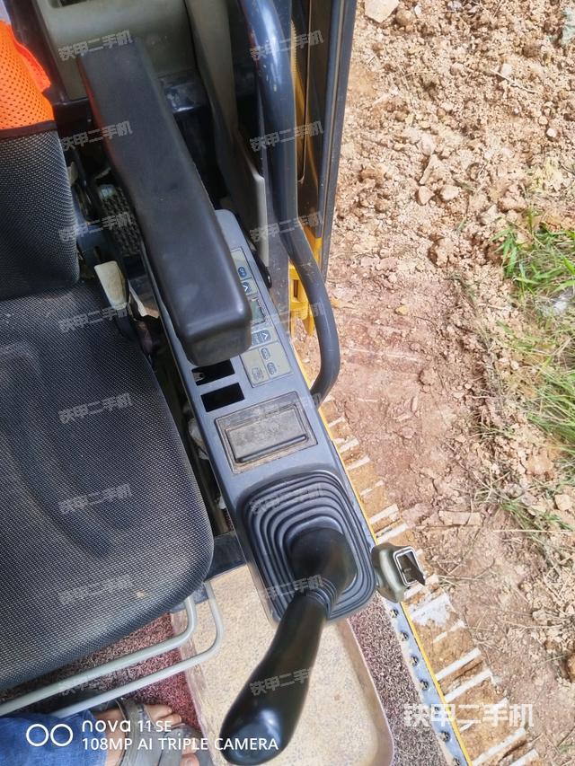 座椅右側(cè)控制臺/鑰匙門/油門/含右手柄（駕駛室部分）