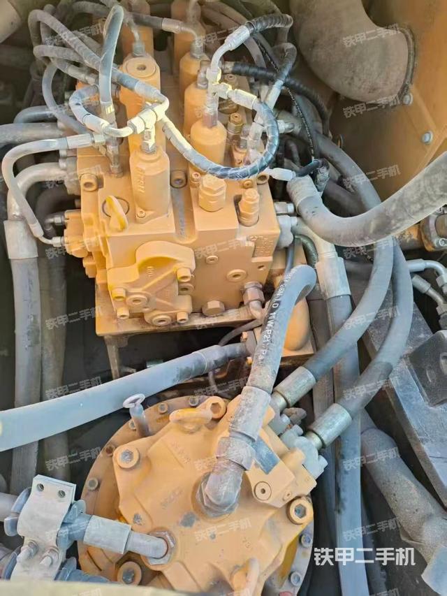 回轉(zhuǎn)馬達和主控閥（整機外觀）