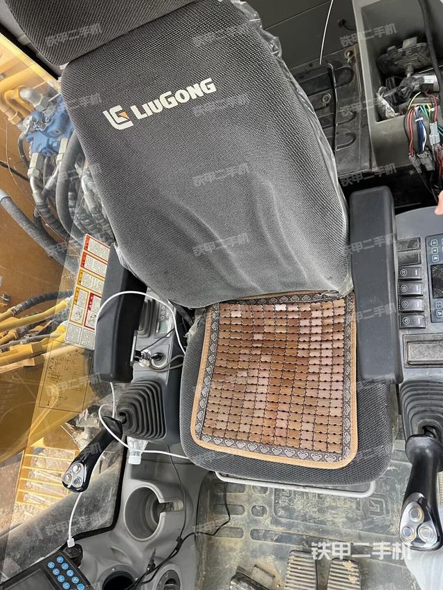 驾驶室整体（整机外观）