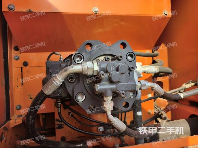 液壓泵艙室正面整體（整機(jī)外觀）