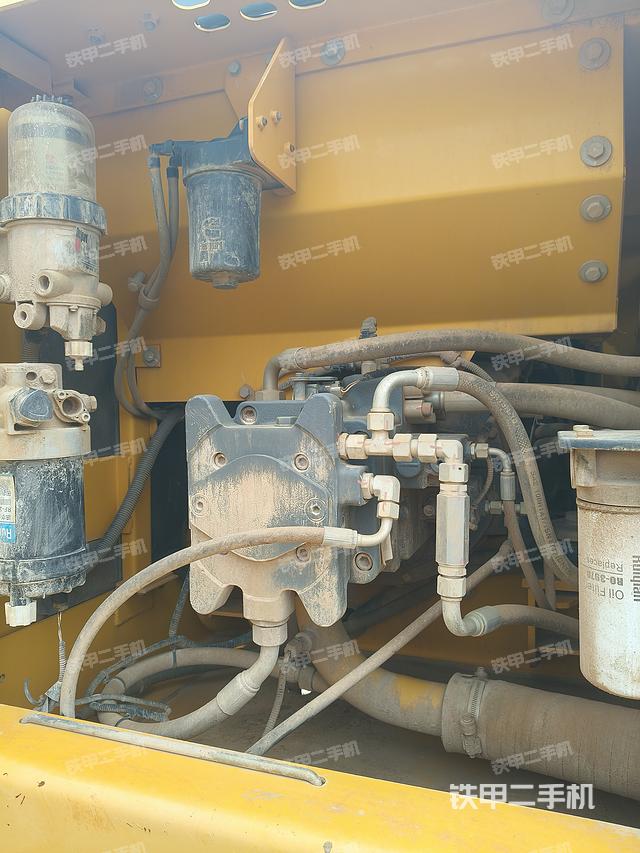 液壓泵艙室正面整體（整機(jī)外觀）