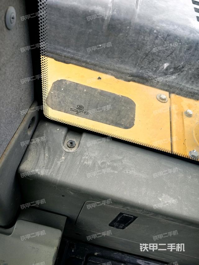 后窗玻璃角标（驾驶室部分）