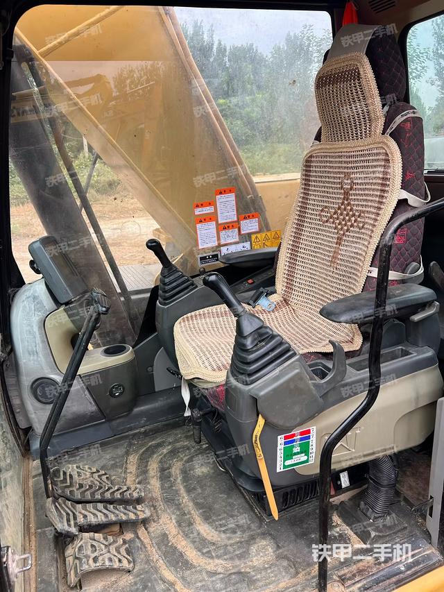 驾驶室整体（整机外观）