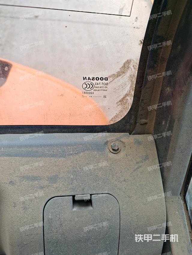 后窗玻璃角標(biāo)（駕駛室部分）