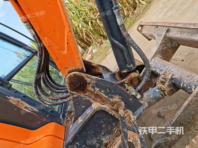 大臂根部?斜（工作和回轉(zhuǎn)裝置）