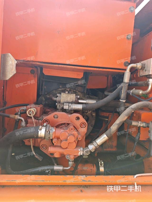 液壓泵艙室正面整體（整機(jī)外觀）