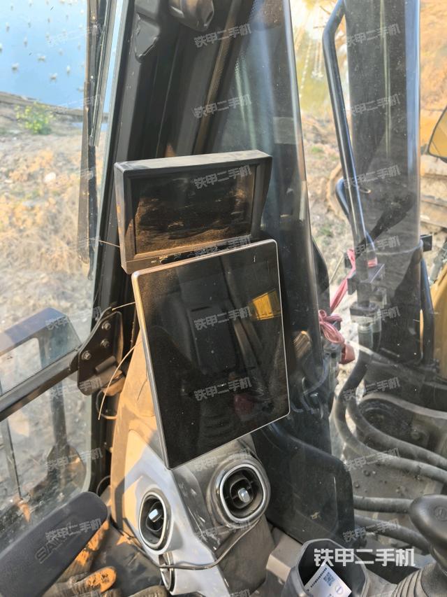 座椅右侧控制台/钥匙门/油门/含右手柄（驾驶室部分）