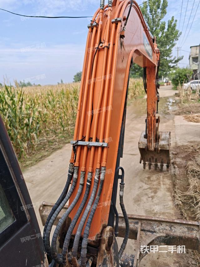 大臂背部俯視（工作和回轉(zhuǎn)裝置）