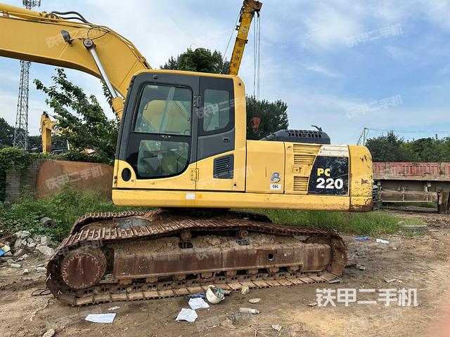 小松PC220-8挖掘机