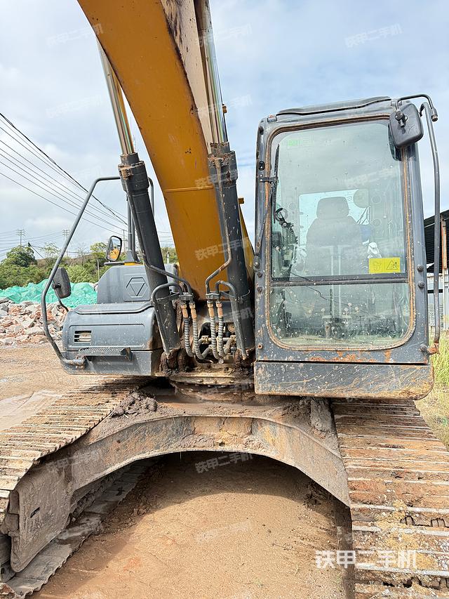 驾驶室顶部（整机外观）