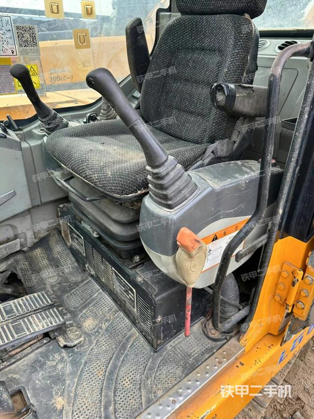 駕駛室整體（整機(jī)外觀）