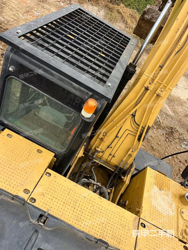 驾驶室顶部（整机外观）