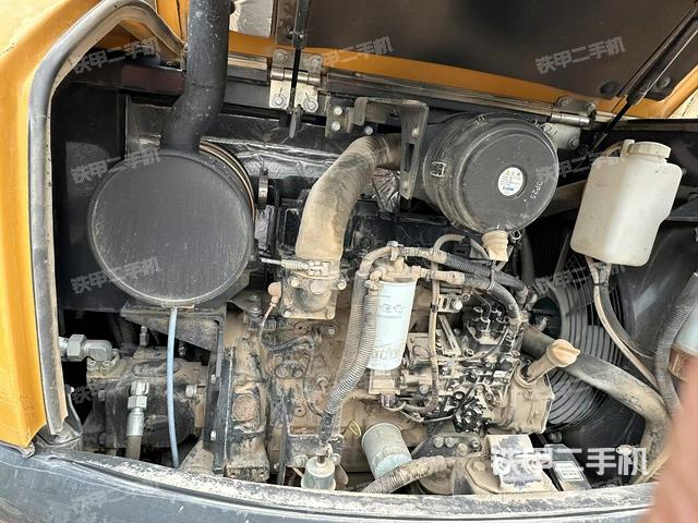 液壓泵艙室正面整體（整機(jī)外觀）