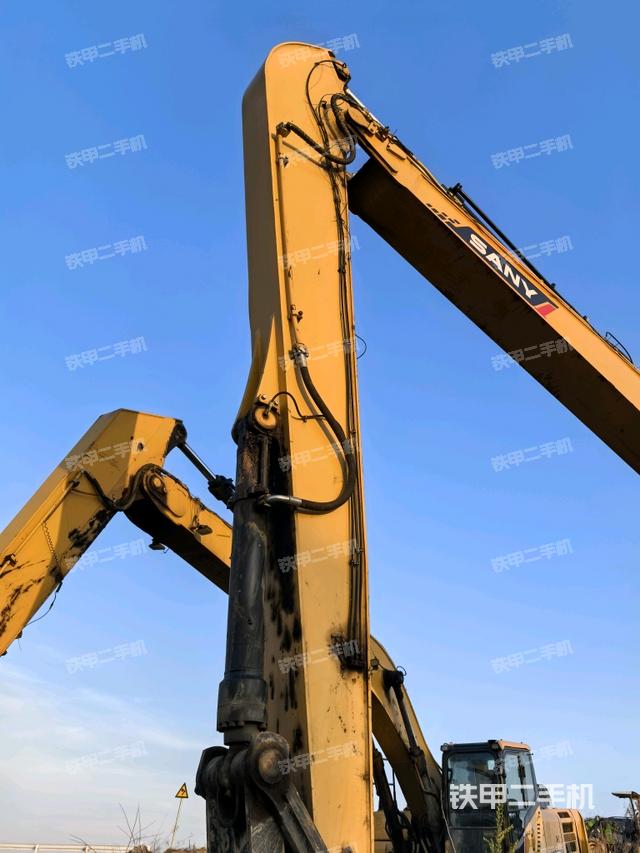 小臂整体左后（工作和回转装置）